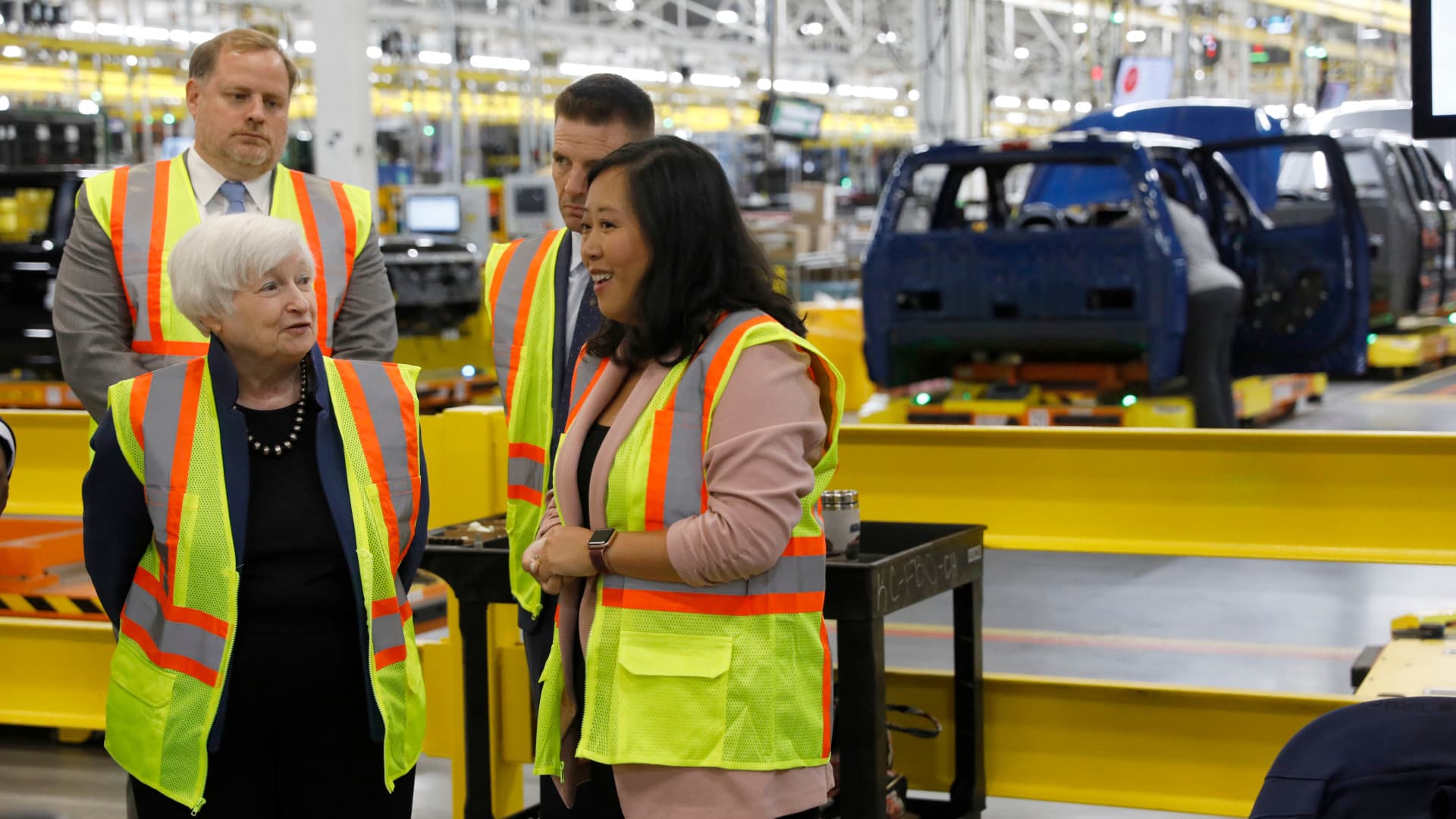 Treasury outlines wage, apprenticeship regulations