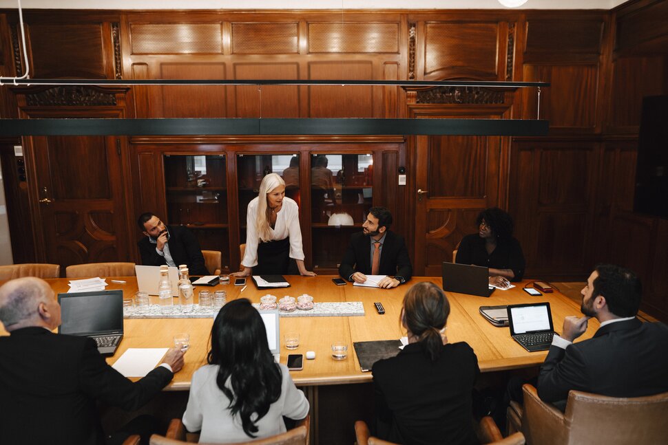 Legislation Business Trends for 2024 | Discover Law Firms and Authorized Assistance