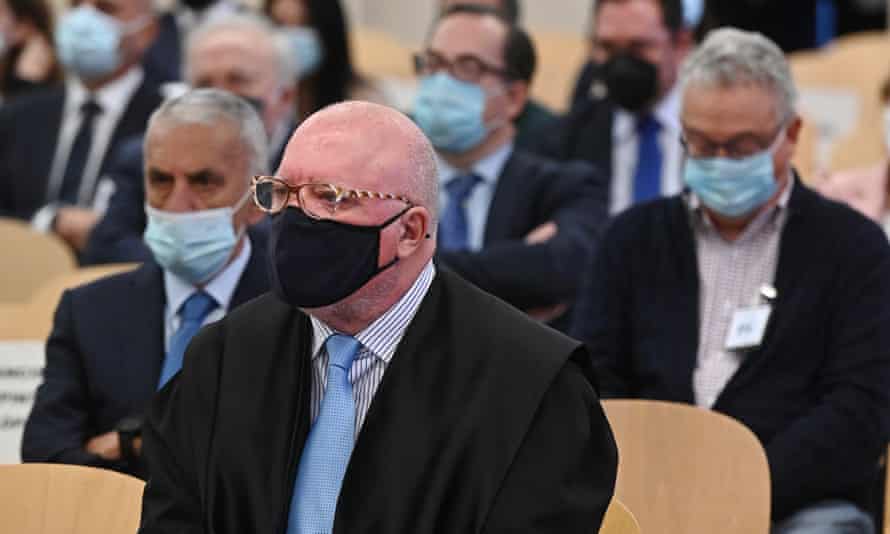 José Manuel Villarejo (centre).