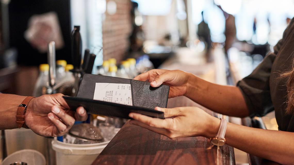 Will new CA law ban mandatory gratuities at restaurants?
