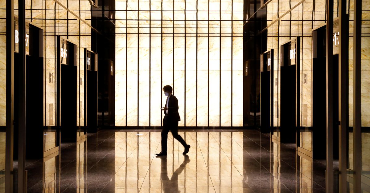 Boosting retention: Tips to make social connections in hybrid perform environments